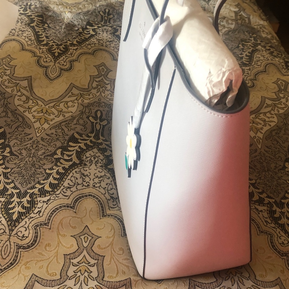 Kate Spade โ ๏ธ Platinum Tote with Floral Tag ๐ธ (Plus Free Bracelet! ๐) - Picture 11 of 15